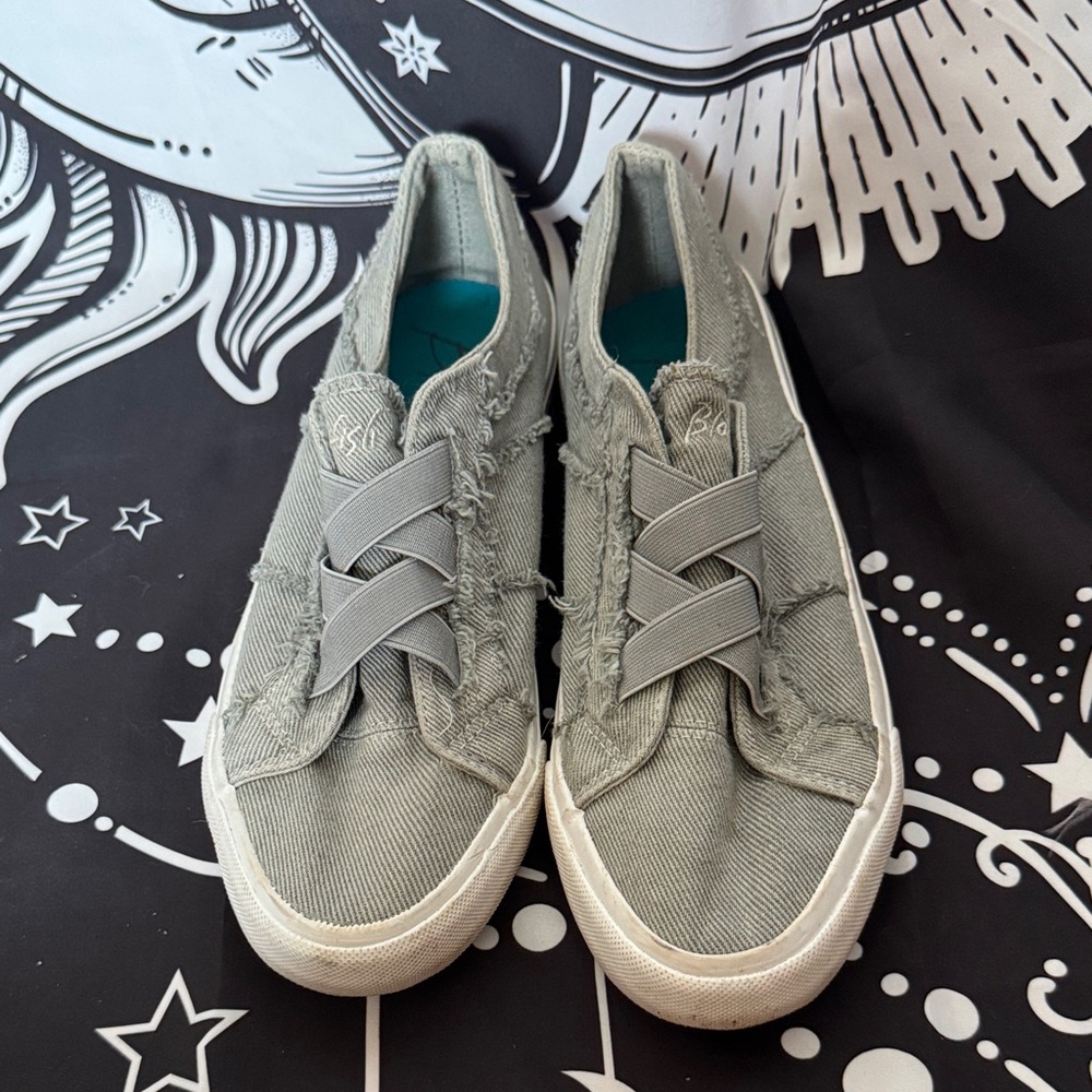 Blow fish Casual Frayed Canvas Slip-On Sneakers in Light Gray